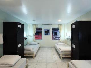 Хостел Bodega Phuket Patong (Adults Only) Екстер'єр фото