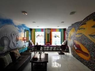 Хостел Bodega Phuket Patong (Adults Only) Екстер'єр фото