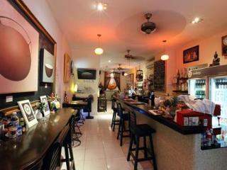Хостел Bodega Phuket Patong (Adults Only) Екстер'єр фото