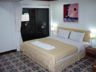 Хостел Bodega Phuket Patong (Adults Only) Екстер'єр фото